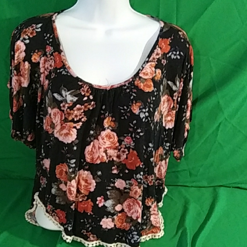 Annabelle rose floral short sleeve blouse M